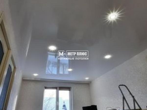 Фото - Отзыв натяжные потолки - Потолок в гостиной в классическом стиле