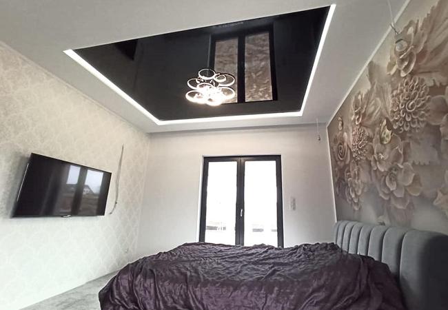 Двухуровневый потолок с светодиодной подсветкой в спальне в Полоцке