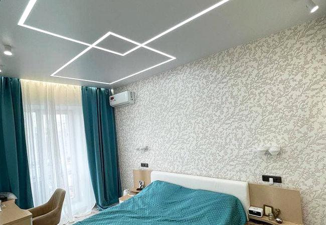 Цена и фото на Парящий потолок со светополосами для спальни в Бресте