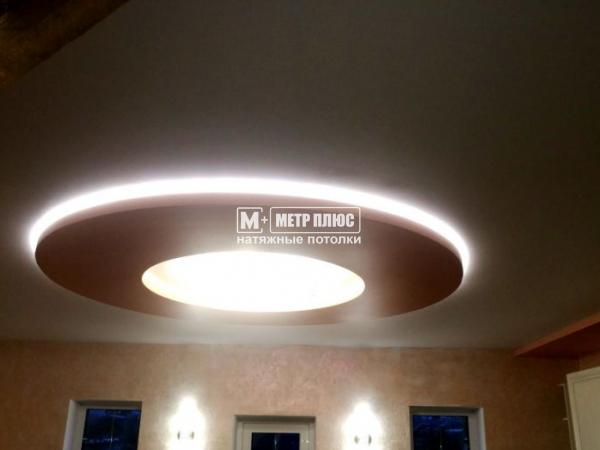 Фото - Отзыв натяжные потолки - Натяжной потолок с подсветкой в гостиной