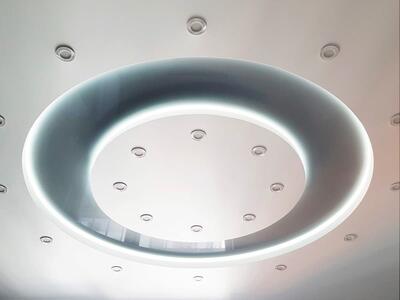 Двухуровневые потолки с подсветкой фото