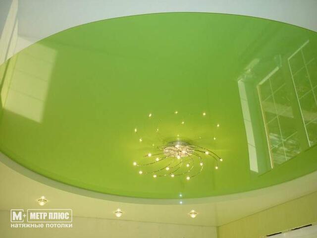 светлый зеленый оттенок на потолке