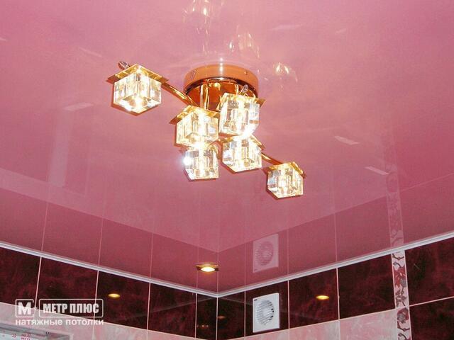 нежный пудровый розовый цвет в ванную