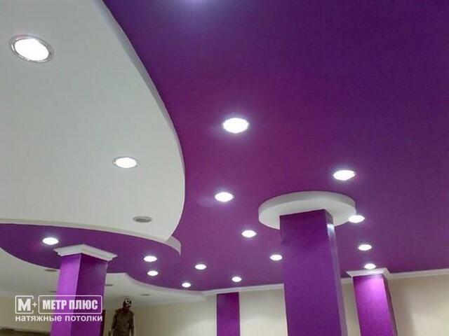 Фиолетовый матовый потолок