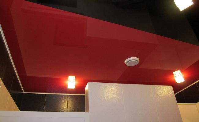 Комбинированный потолок. Красный с черным