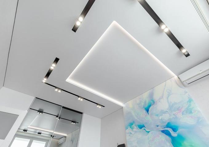 Фото Двухуровневый потолок в спальне