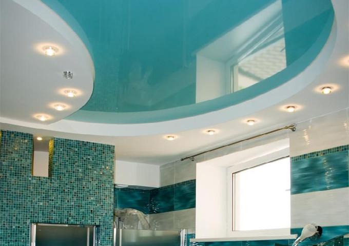 Картинка Глянцевый бирюзовый потолок