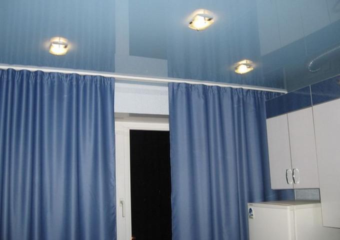 Картинка Потолок на кухню глянцевый