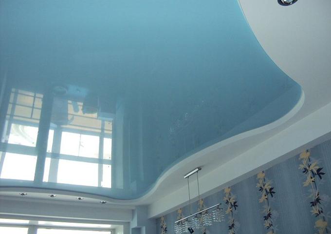 Изображение Натяжной потолок в спальню голубой