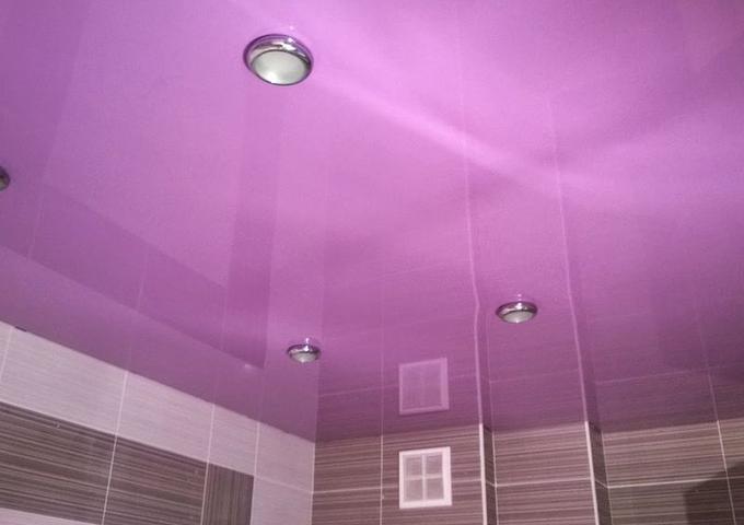 Картинка Потолок глянцевый ванная комната