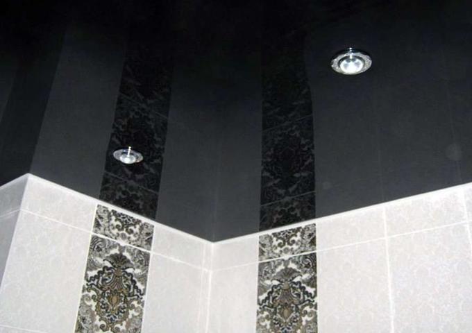 Фото Черный потолок в ванной комнате