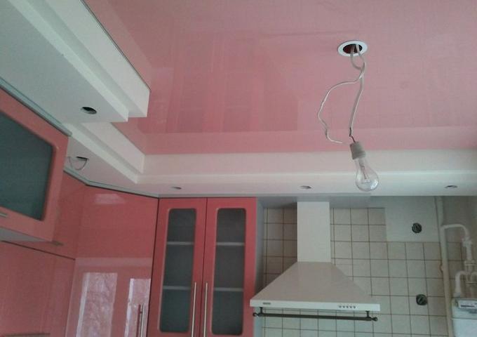 Картинка Розовый натяжной потолок глянец на кухню