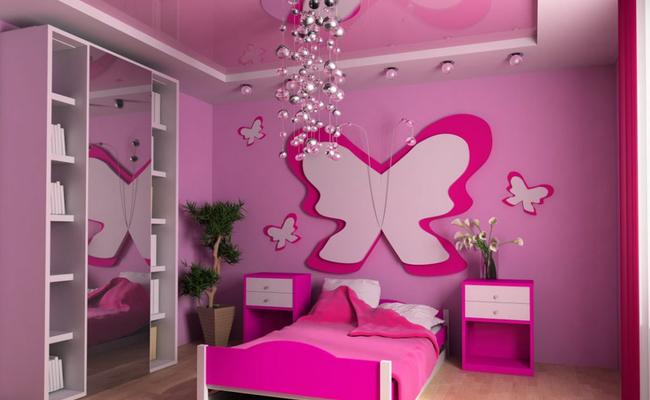Розовый натяжной потолок в детскую комнату глянец