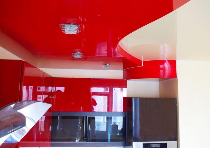 Фото Потолок красный на кухню глянцевый