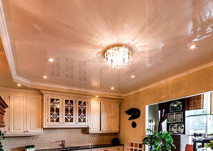 Картинка Потолок бежевый кухня цвет глянец