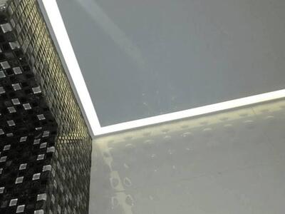 Фото потолка с контурной подсветкой